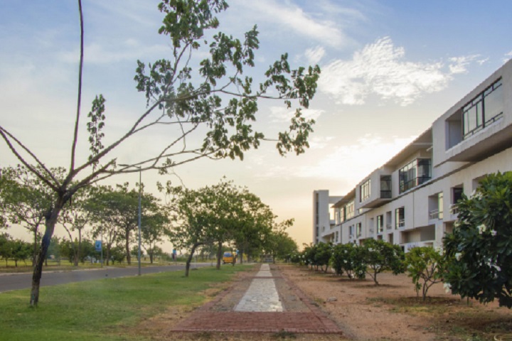 https://cache.careers360.mobi/media/colleges/social-media/media-gallery/31401/2020/10/6/Campus view of CARE College of Arts and Science Tiruchirappalli_Campus-View.jpg